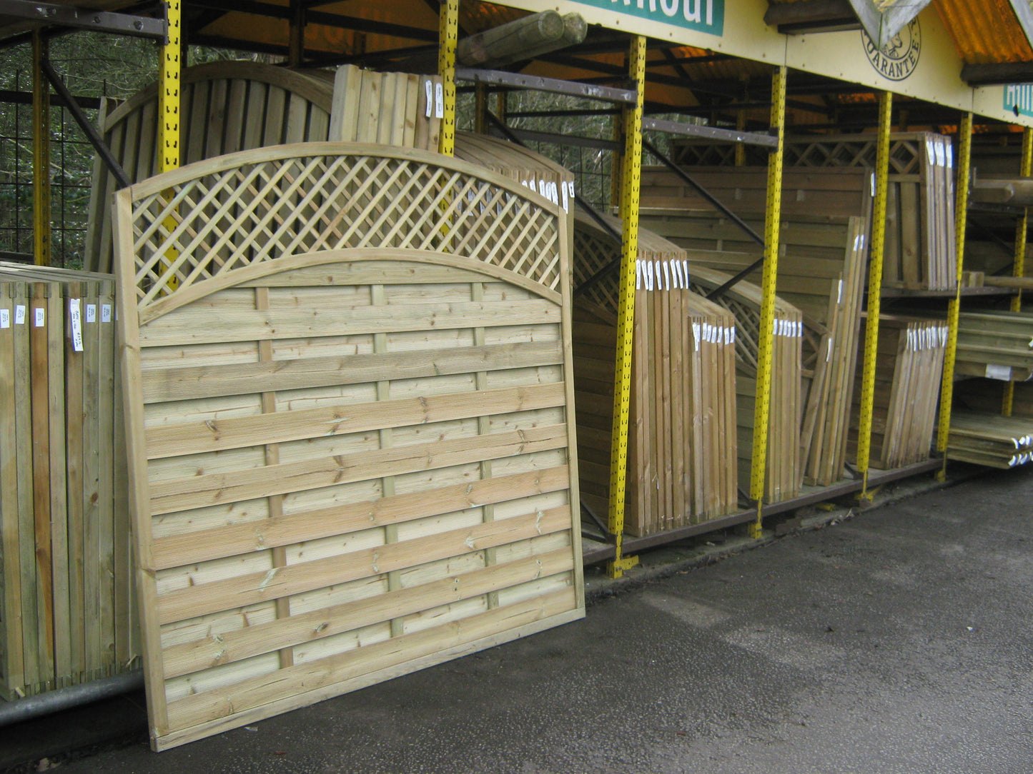 Reinas fence panel